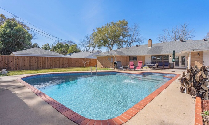 El Lago House | Private Pool Modern Elegant Contemporary Ranch-Style Home, 5 mins to NASA/Kemah