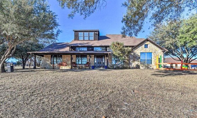 Argyle Villa | Private Pool Spacious and Vibrant Argyle Villa!