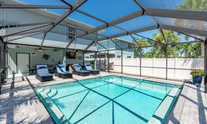 Mid Island House | ☀️ Private Pool - Sea Glass ☀️