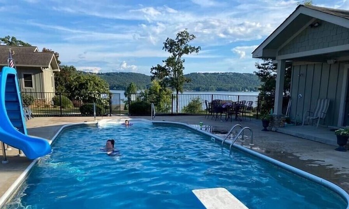 Guntersville Apartment | PRIVATE POOL/View/Guntersville/On Prestigious Buck Island 3BR/2BA.