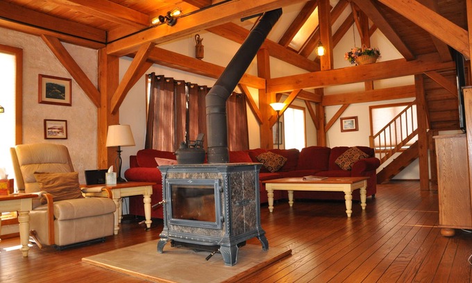 Killington House | Private Post & Beam Home Ideal for Family or Group Gatherings