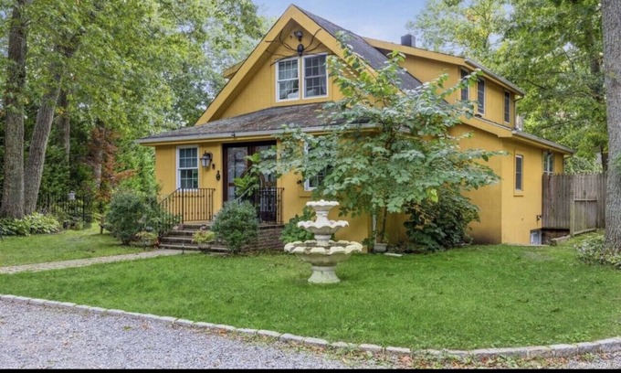 Riverhead House | Private property near beaches,wineries, close to everything