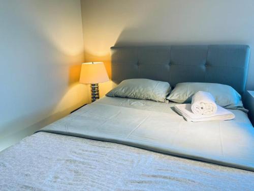 Fort Gary House | Private Queen Bedroom in Kenaston, Walmart, Costco, MITT, IKEA, Outlet, Unversity of Manitoba are nearby