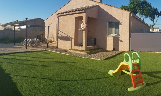 Saint-Marcel-sur-Aude Bed & Breakfast | Private room in large house, garden, swimming pool, Canal du Midi