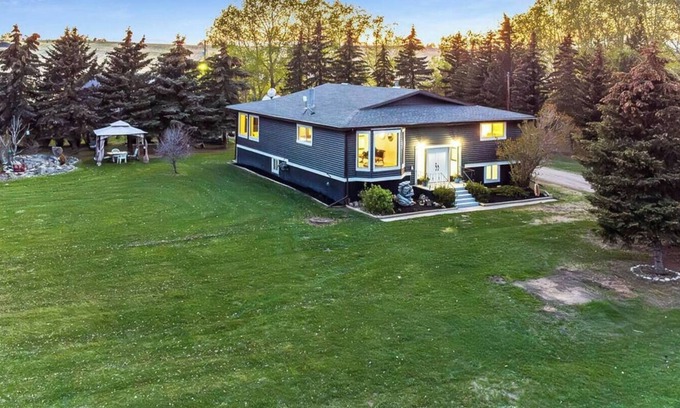 Lyalta House | Private Ranch with Hot Tub for Vacation or Events