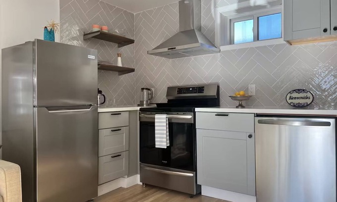 Piedmont Cottage | Private, remodeled cottage with modern amenities in desirable Crocker Highlands