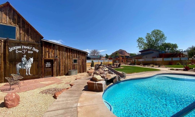 Kanab House | Private Resort near Zion National Park, Grand Canyon North Rim & Antelope Canyon