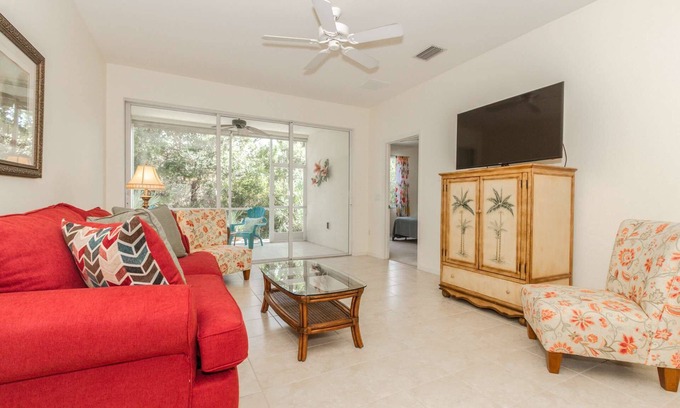 Lucaya Condo | Private Retreat In Resort-Style Gated Community! Heated Pool! Close to Shops, Dining & Beaches!