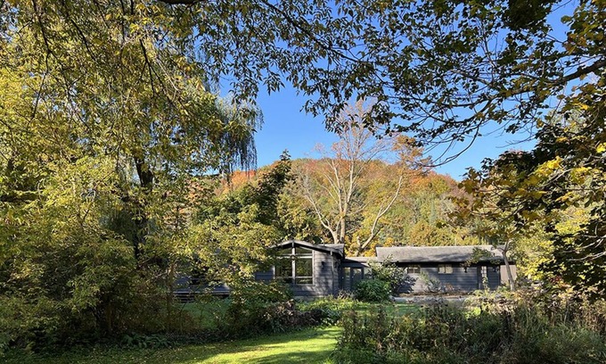 Creemore House | Private retreat on the Noisy River near Creemore and Devils Glen.