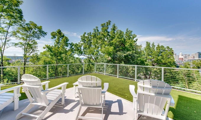 Covington House | Private retreat with great views of downtown Cincinnati