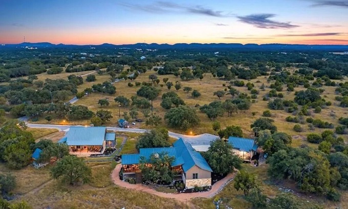 Johnson City House | Private River Access on 11 acres + Wine Country + Dark Skies