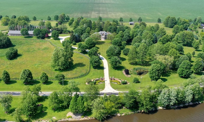 Kankakee House | Private Riverbank 27-acre Estate 1 hr from Chicago