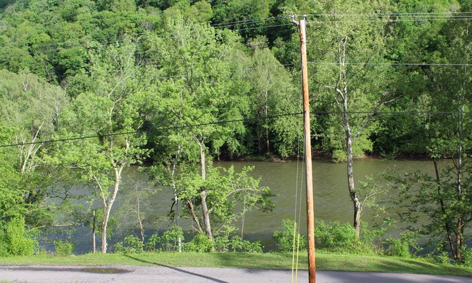 Prince Cabin | Private riverfront cabin in New River Gorge National Park