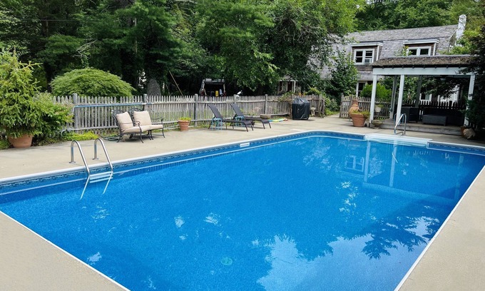 Hope Valley Cottage | Private Riverfront w Pool/Hot Tub/Cabins. Sanctuary for Family/Friend Gatherings