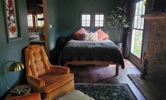 North Chesterfield House | Private Romantic Bungalow for Artists & Writers, 7 Mins to Downtown Richmond,
