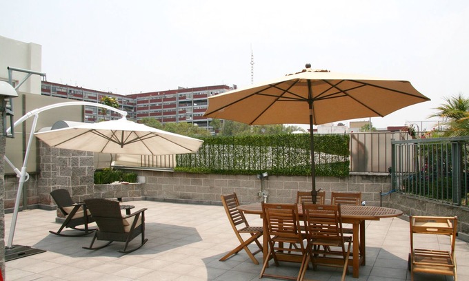 Del Valle Apartment | Private Rooftop Apartment! 2