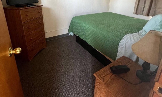 Onalaska House | Private Room + Bath in Nostalgic Motel Overlooking Lake Onalaska