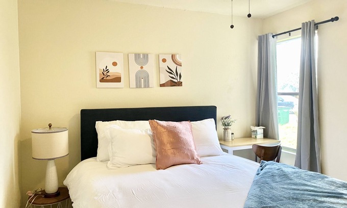 McNeil House | Private room-close to Domain&St Davis hospital
