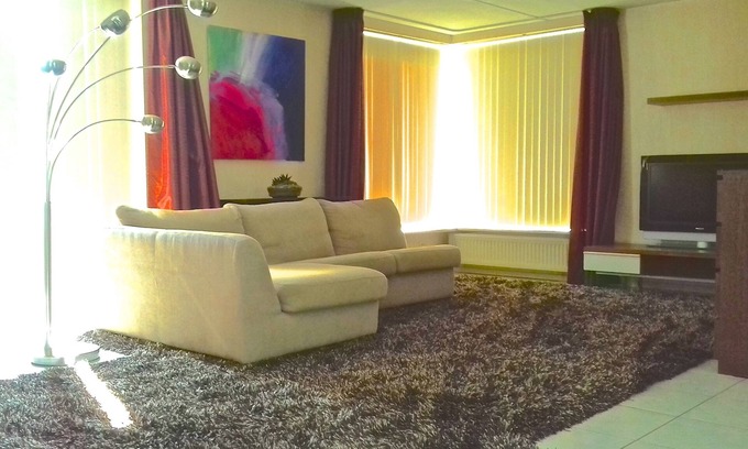 Leiderdorp House | Private Room in Comfortable House (Free Parking + WiFi - 40km from A'dam)
