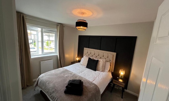 Aberdeen House | Private room in residential house