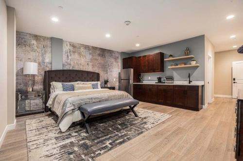 Bradenton House | Private Room, Kitchen & Bath 1