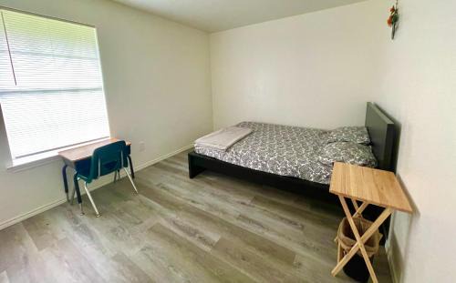Dallas House | Private room near downtown