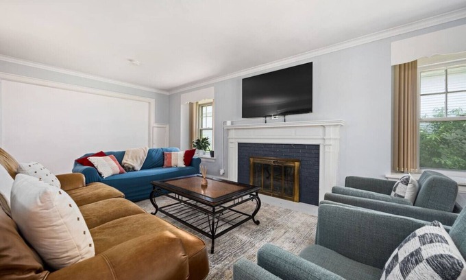 Peoria House | Private Room w/Full Daybed | Clean, Cozy & Quiet