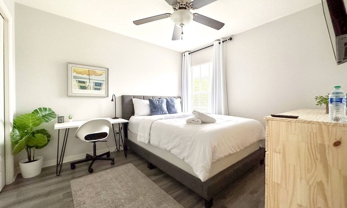 Ruskin House | Private Room w/wifi & minutes to I-75