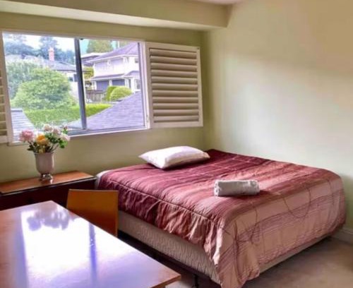 West Vancouver House | Private Room with Mountain view
