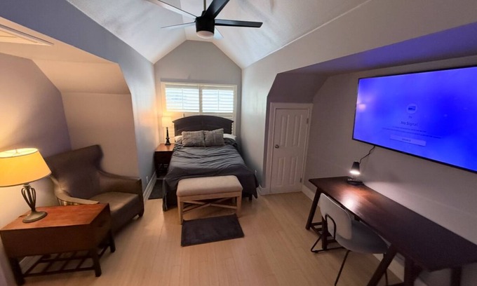 Medical Center District House | Private Room with Private Bathroom in Shared Home – Near Downtown & Hospital