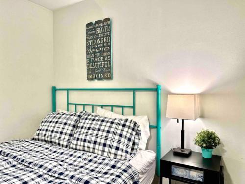 University District Apartment | Private Room with Shared Bathroom on the 1st Floor 10 minutes walk to University of Washington