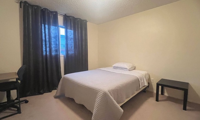 Northeast Edmonton House | Private Rooms Close to Superstore,Walmart Londonderry Mall & Costco