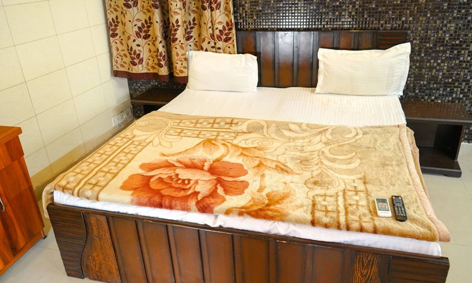 Jangpura Bed & Breakfast | PRIVATE ROOMS IN JANGPURA