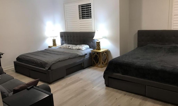 Durham Region House | Private Rooms - Luxury Villa - BnbbookingCA Oshawa
