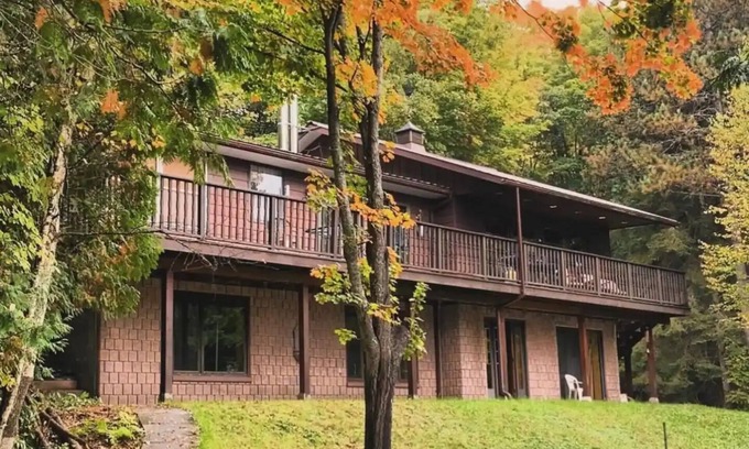 Minden Cottage | Private Rustic Lodge w/Lakefront Views