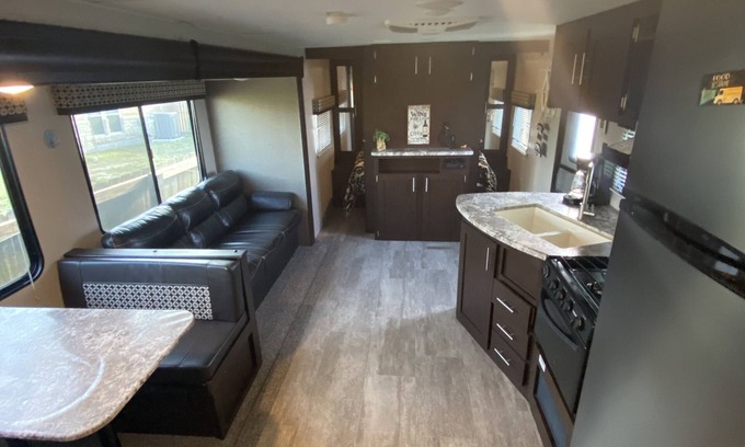 Skidmore RV Rental | Private RV with free parking