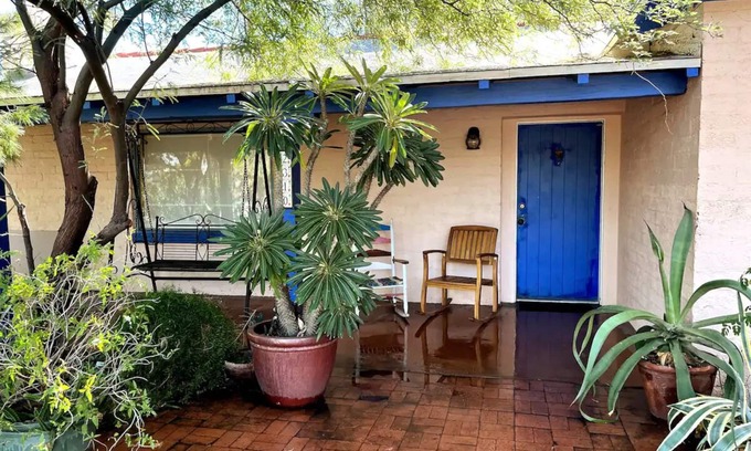 Catalina Vista House | Private Saltwater Pool, Upscale Historic U of A Area + Lush Garden +King +Spa