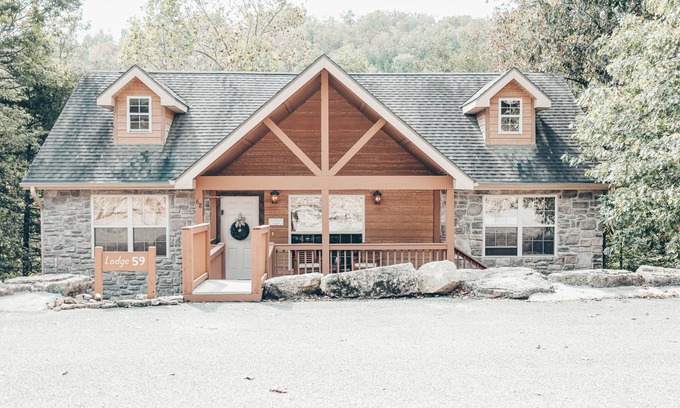Branson West House | Private Secluded Cabin, Across from Silver Dollar