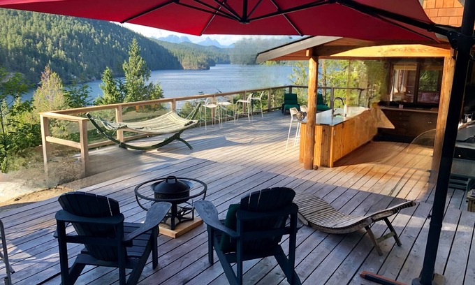 Sunshine Coast Cottage | Private Secluded Cabin, Private Dock, Beach and Water Access, Stunning Lake View