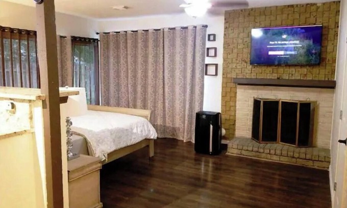 George Bush Park/Eldridge Apartment | Private Separate Entry Guest Suite Close To Everything