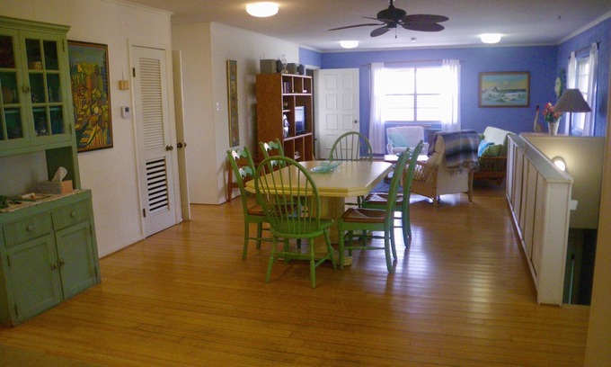 South Padre Island House | PRIVATE SINGLE FAMILLY HOUSE with nice deck for Friday Night Fireworks!