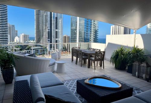 Broadbeach Apartment | Private Sky Terrace Classic Penthouse 2 Car Parks