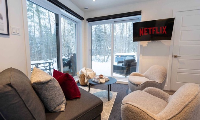 Argenteuil Regional County Municipality Ski Chalet | Private Spa| Hiking| Skiing| Mini Chalet| Assinie