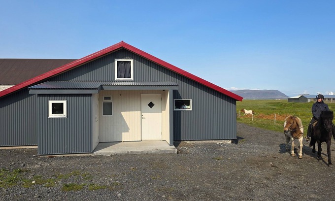 Sveitarfelagid Olfus Apartment | Private stable apartment at Cora's Icelandic horse farm in South Iceland