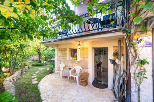 Prolozac House | Private Stone Cottage with Garden and BBQ