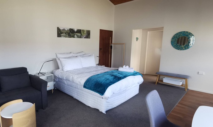 Cambridge Apartment | Private studio close to town sporting venues and attractions. Cafe round corner