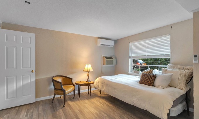 Brandon Apartment | Private Studio - cozy & peaceful spot under oaks draped in Spanish moss