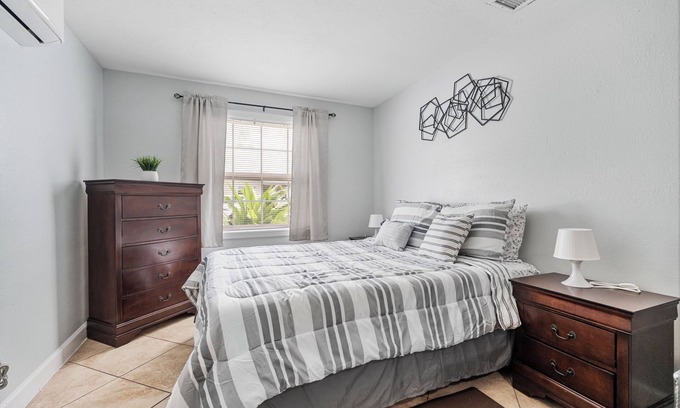 University Bed & Breakfast | PRIVATE STUDIO