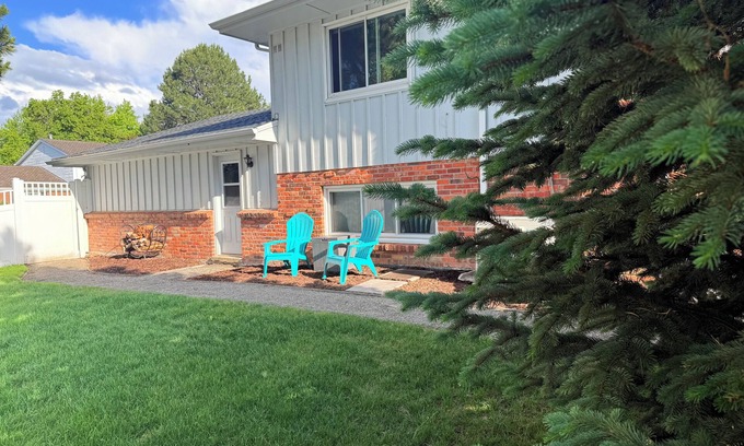 Aurora Apartment | Private Suite in Aurora Hills