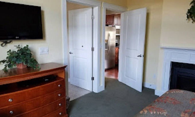 McGaheysville House | Private summer condo with jacuzzi tub; Golf spa water park zip lining